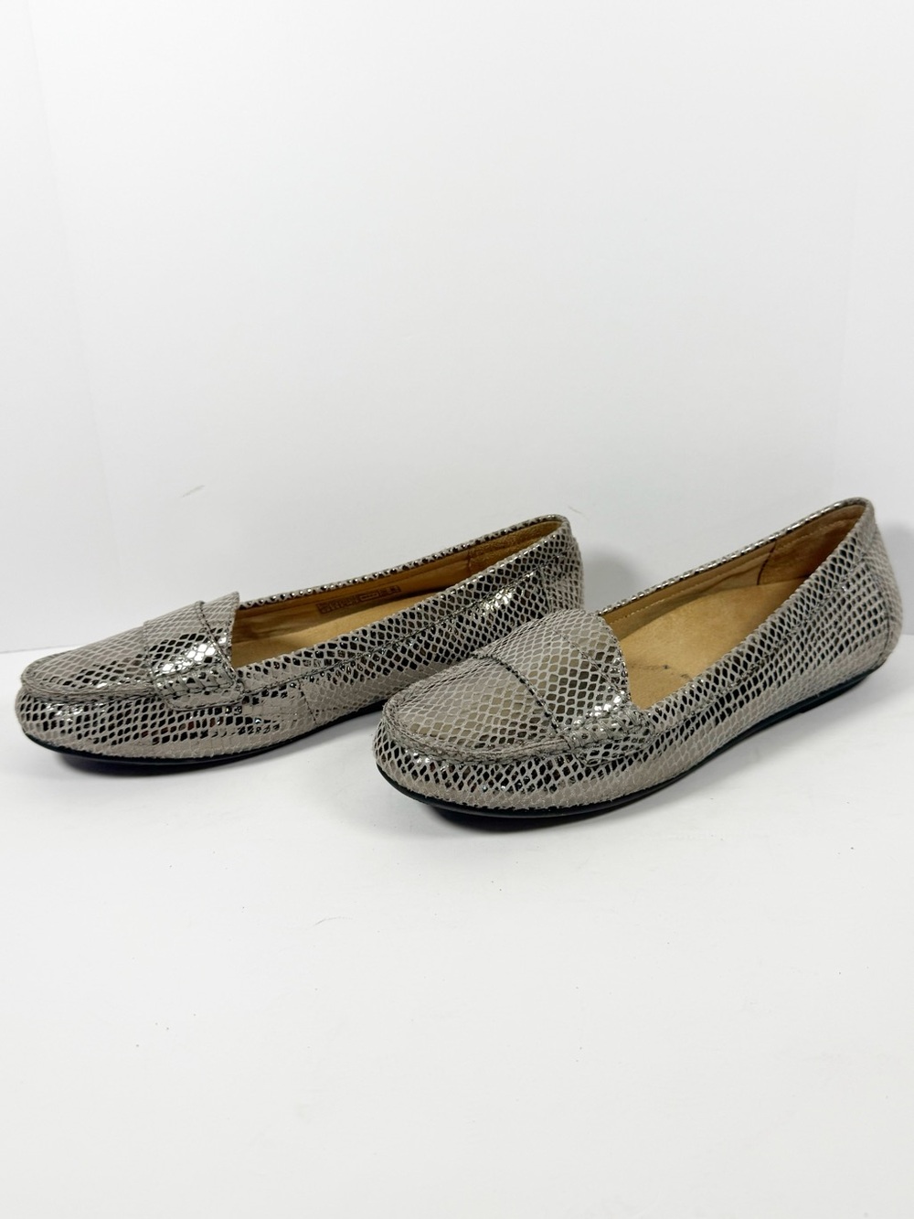 Vionic Larrun Loafers Metallic Silver Comfort Driving Moc Office Comfort Size 7